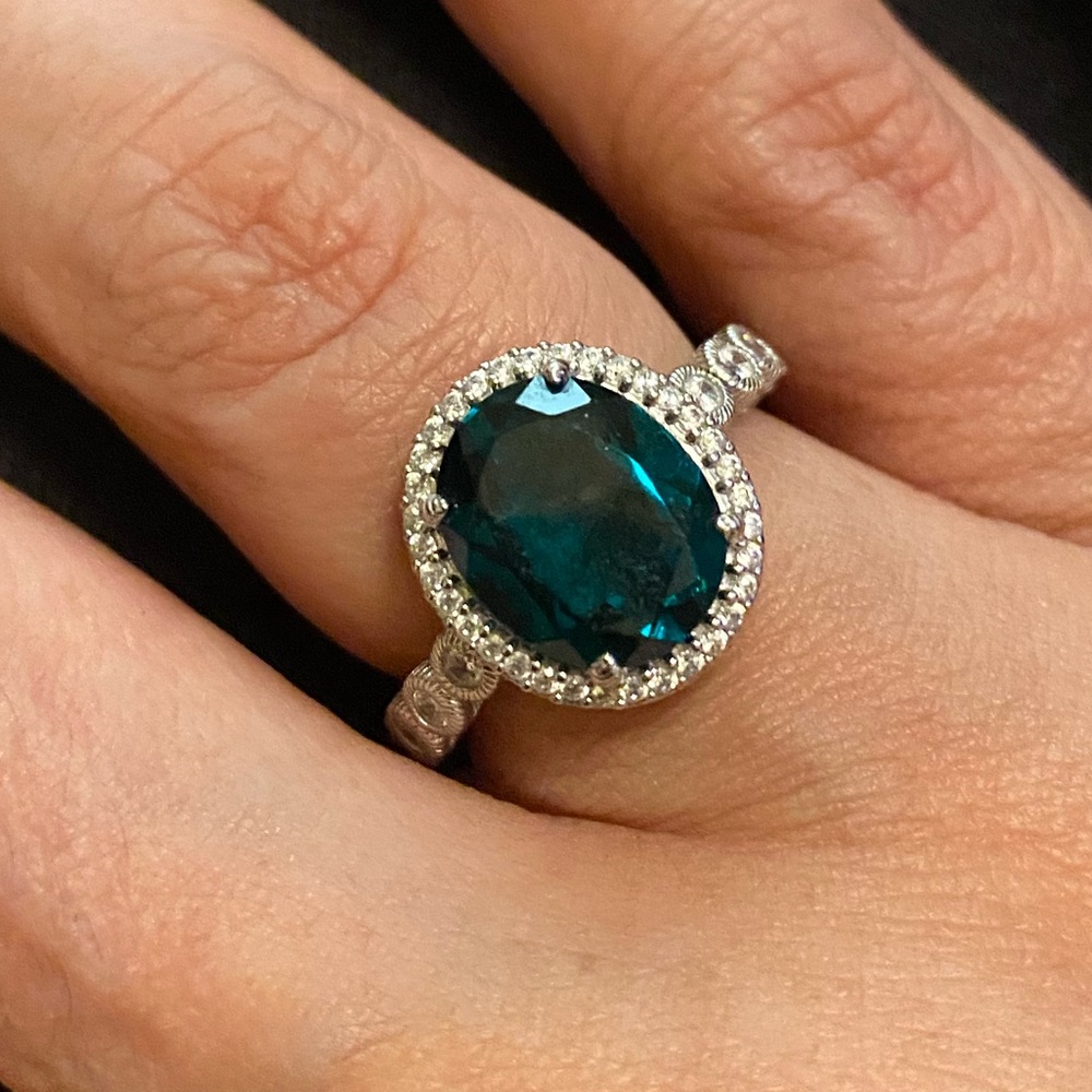 💝Judith Ripka Sterling Emerald ring💝